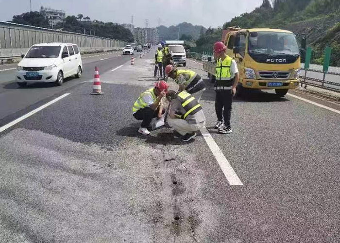 路面裂缝修复注浆